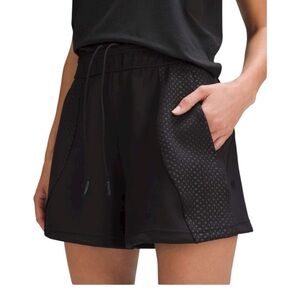 Lululemon Embossed Panel High-Rise Short 4", Black, Sz. S
